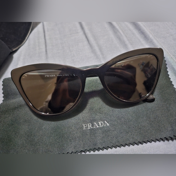 PRADA sunglasses - Picture 1 of 8